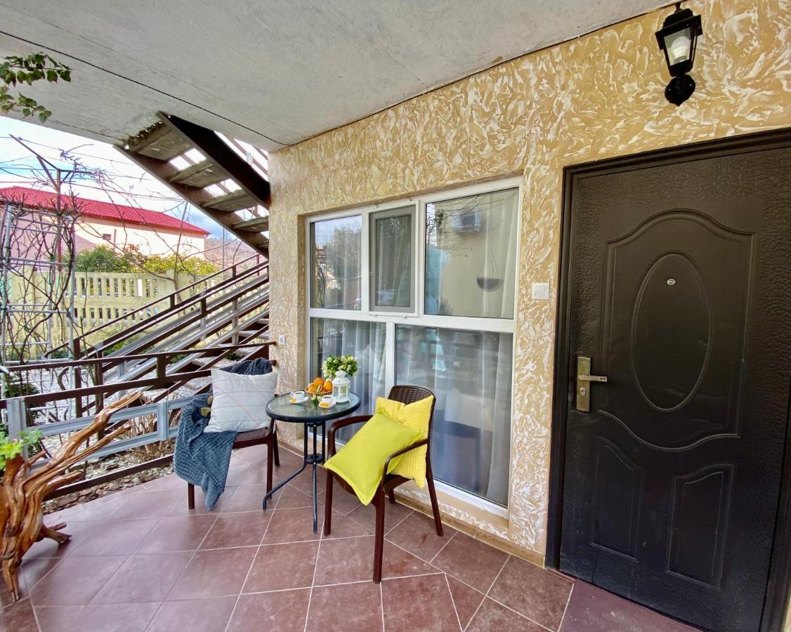 Мини-Отель Дарья В Пицунде Pițunda Exterior foto